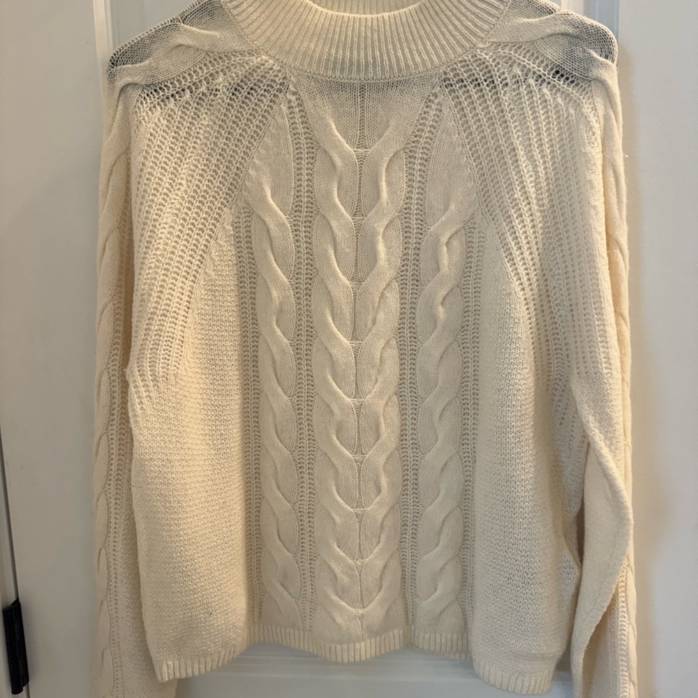 Vineyard Vines Cream Thin Cable Knit Sweater worn once
